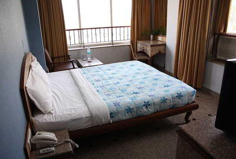 Hotel Imperial Executive, Andheri Mumbai Exterior photo